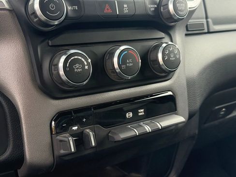 Used 2024 RAM 3500 Big Horn AWD/4WD image 20