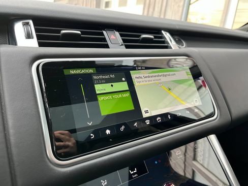 Used 2020 Land Rover Range Rover Sport HST image 21