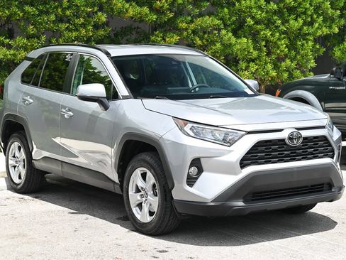 Used 2021 Toyota RAV4 XLE FWD image 3