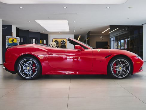 Used 2017 Ferrari California T image 50