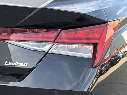Used 2023 Hyundai Elantra Limited image 6
