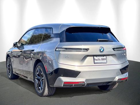 Used 2024 BMW iX xDrive50 w/ Premium Package AWD/4WD image 4