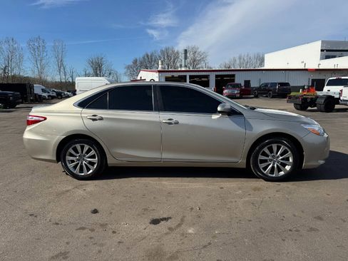 Used 2017 Toyota Camry XLE w/ Moonroof Package image 6