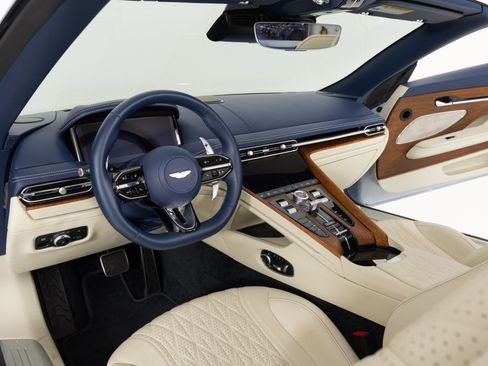 Used 2025 Aston Martin DB12 Convertible RWD image 4