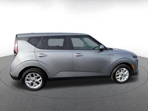 Used 2025 Kia Soul LX w/ LX Technology Package image 16