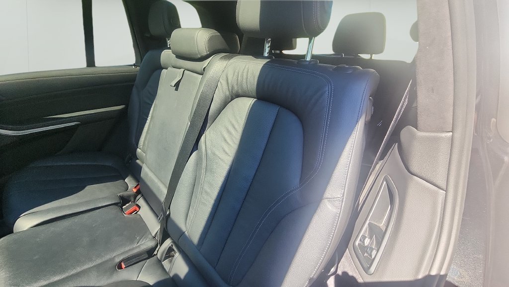 Used 2019 BMW X7 xDrive50i w/ M Sport Package AWD/4WD image 12