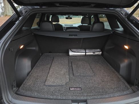 Used 2021 Volkswagen Atlas Cross Sport SE image 18