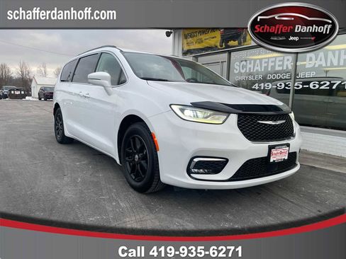 Used 2022 Chrysler Pacifica Touring-L FWD image 1