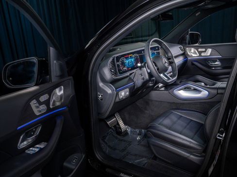 New 2025 Mercedes-Benz GLS 580 4MATIC image 11