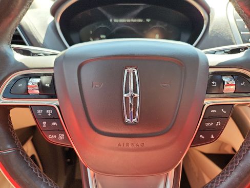 Used 2019 Lincoln Nautilus Reserve w/ Driver Assistance Package image 16