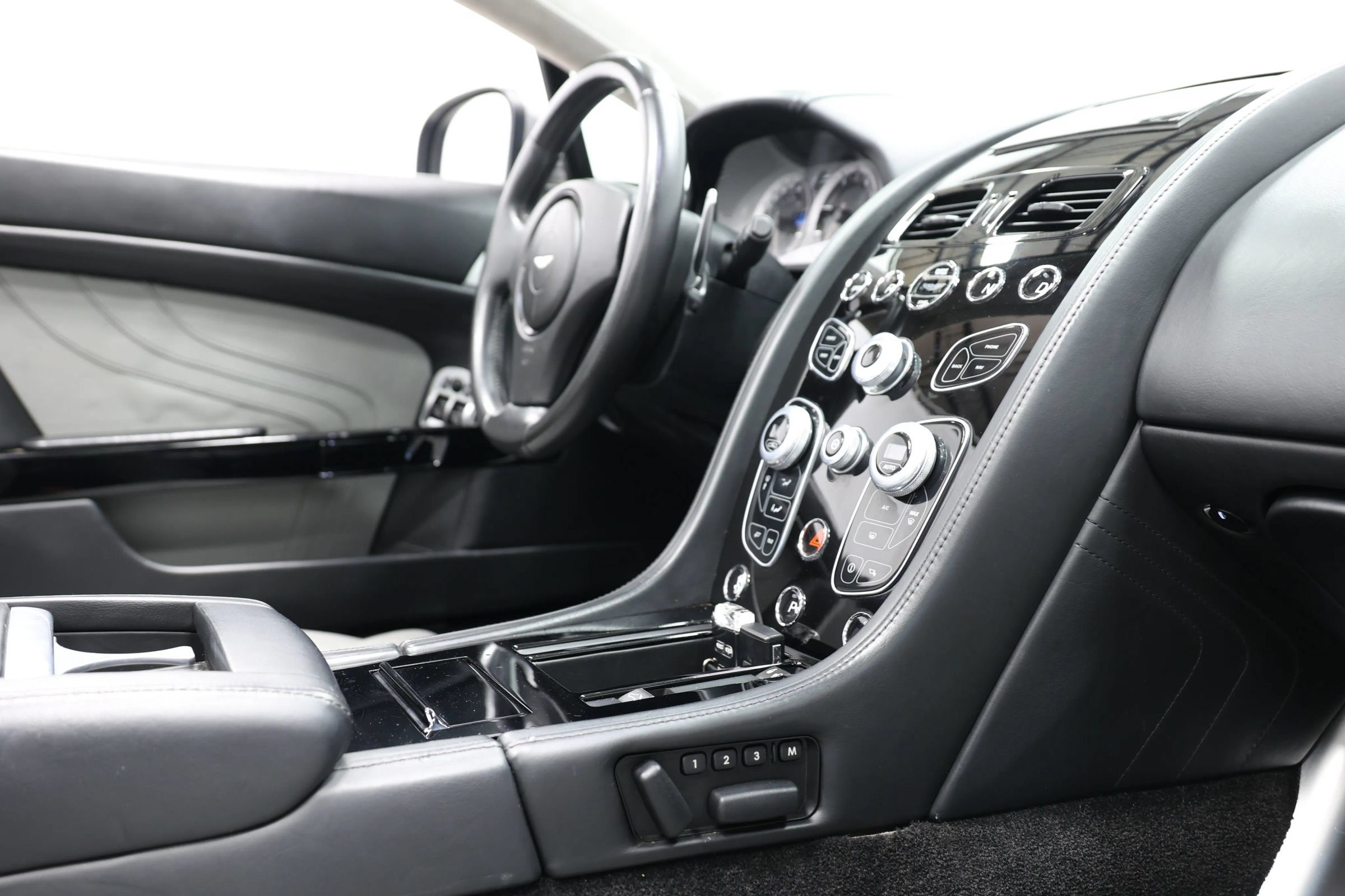 Used 2016 Aston Martin V8 Vantage S RWD image 56