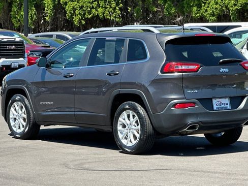 Used 2018 Jeep Cherokee Latitude Plus w/ Comfort/Convenience Group AWD/4WD image 42