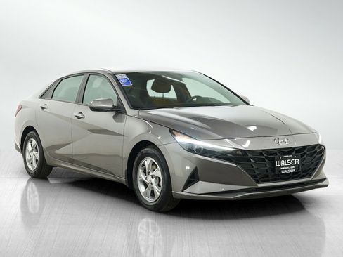 Used 2023 Hyundai Elantra SE image 7