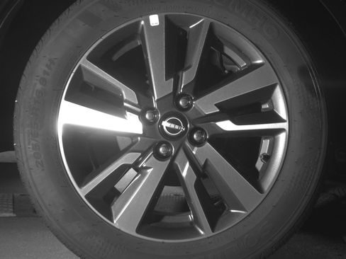 Used 2025 Nissan Versa SV FWD image 15