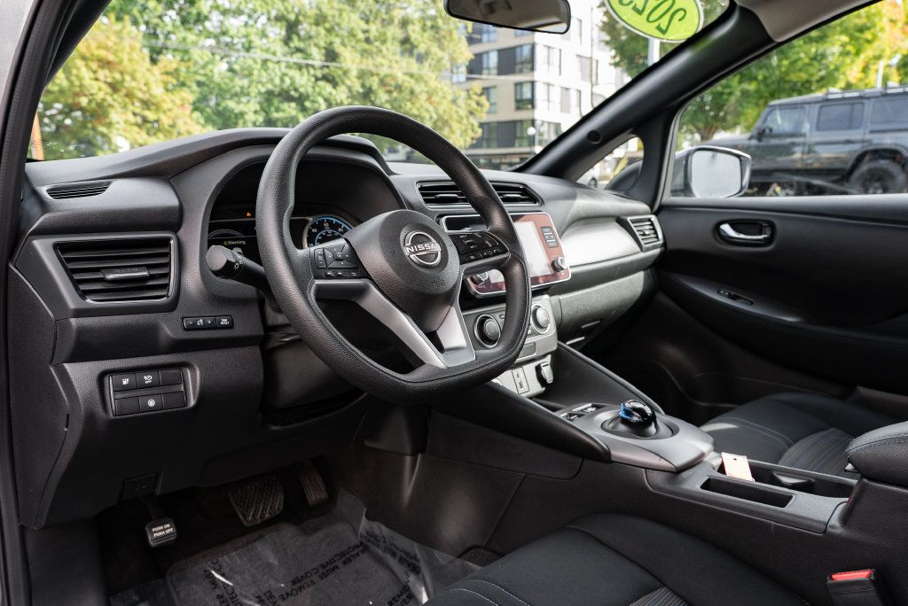 Used 2025 Nissan Leaf S FWD image 22