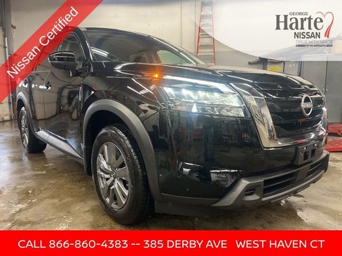 Certified 2025 Nissan Pathfinder SV w/ SV Premium Package image 7