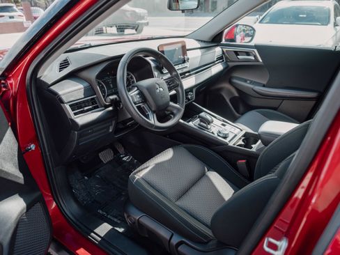 Used 2022 Mitsubishi Outlander ES FWD image 7
