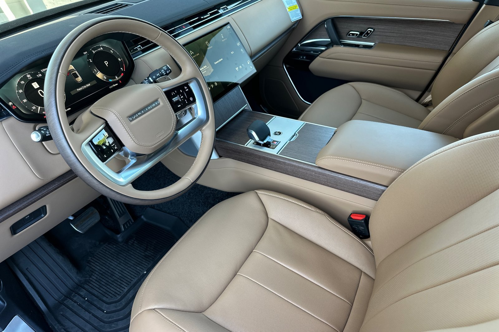New 2026 Land Rover Range Rover Long Wheelbase SE AWD/4WD image 10
