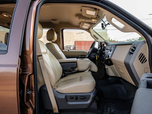 Used 2012 Ford F250 Lariat w/ Lariat Interior Pkg AWD/4WD image 37