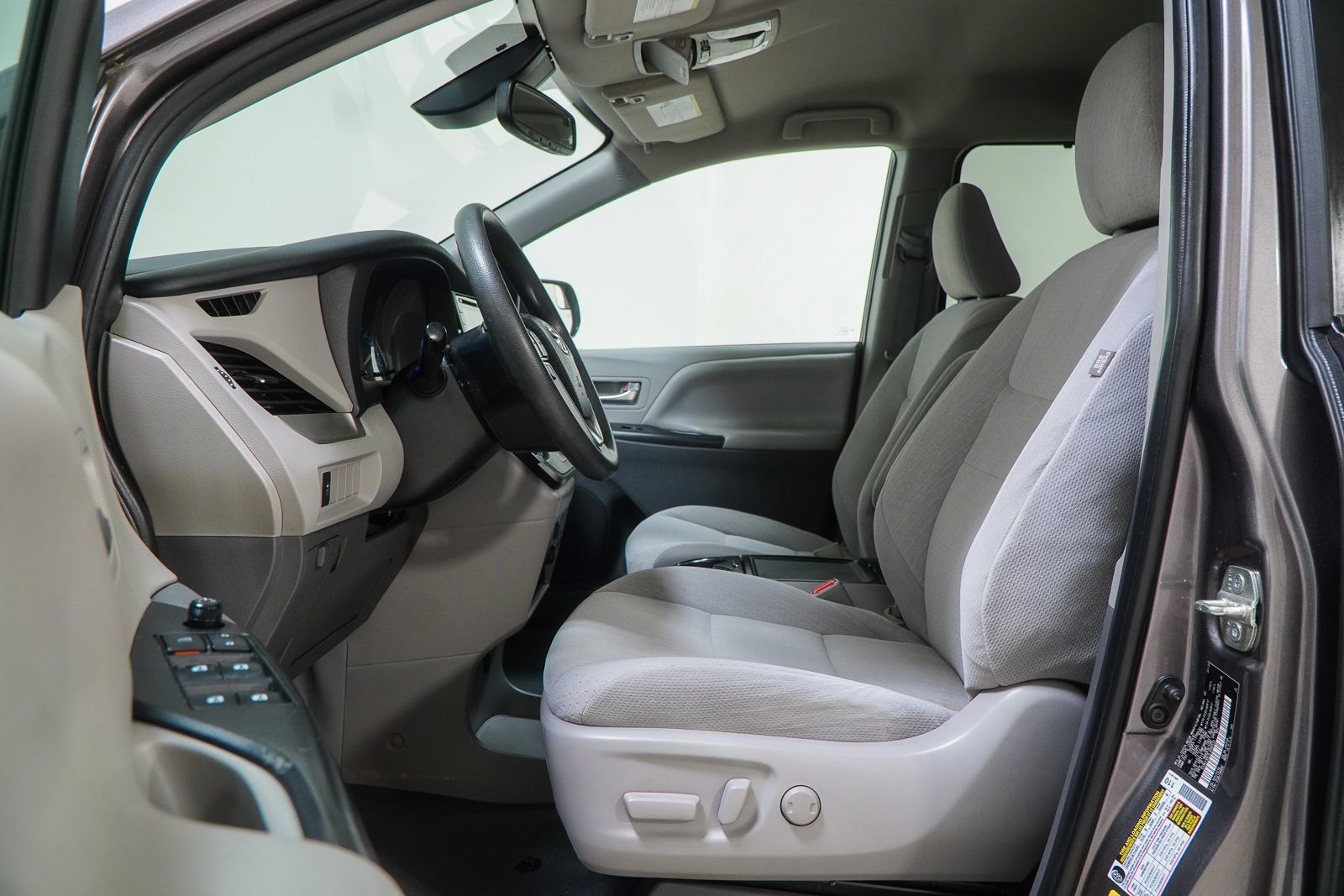 Used 2020 Toyota Sienna LE FWD image 20