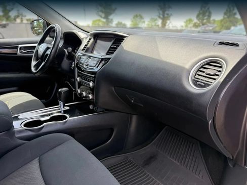 Used 2017 Nissan Pathfinder SV FWD image 19