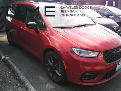 Used 2025 Chrysler Pacifica Limited