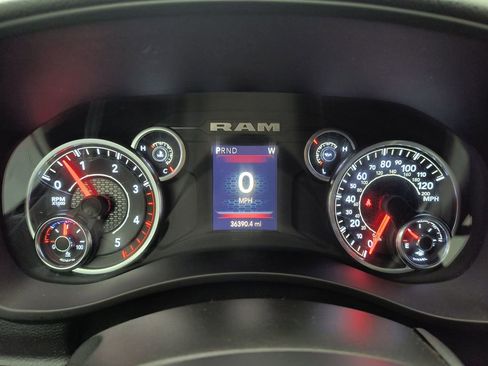 Used 2024 RAM 3500 Tradesman w/ Chrome Appearance Group AWD/4WD image 16