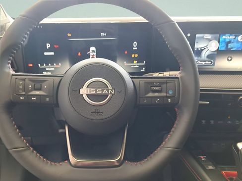 Certified 2025 Nissan Kicks SR FWD image 32
