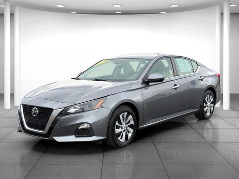 Used 2022 Nissan Altima 2.5 S image 3
