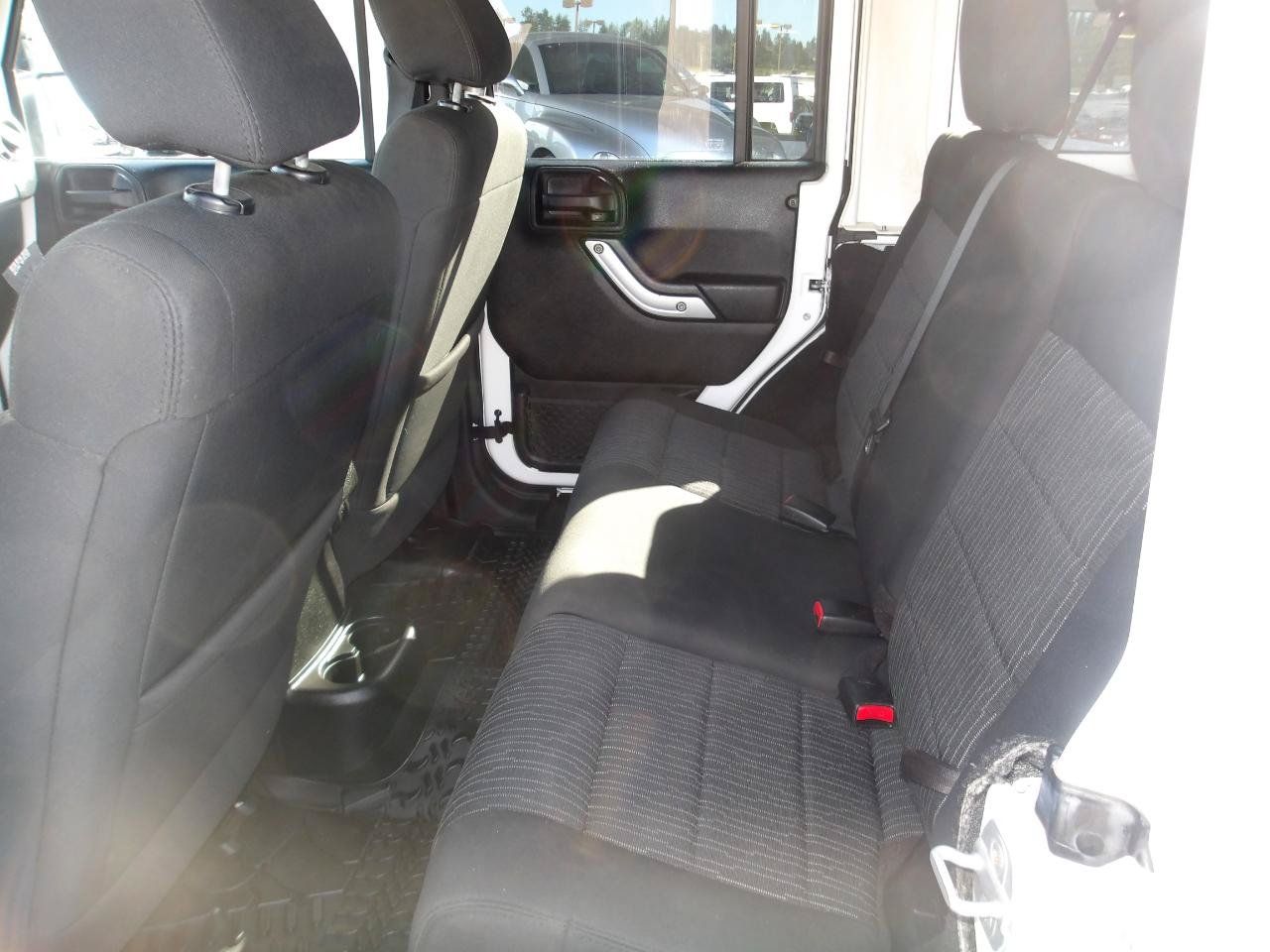 Used 2012 Jeep Wrangler Unlimited Sahara w/ Connectivity Group AWD/4WD image 10