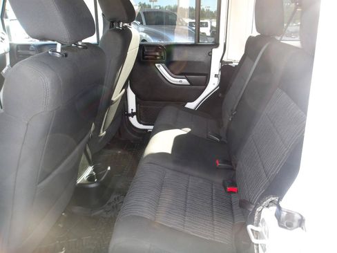 Used 2012 Jeep Wrangler Unlimited Sahara w/ Connectivity Group AWD/4WD image 10
