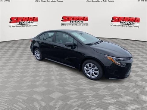 Used 2025 Toyota Corolla LE image 3