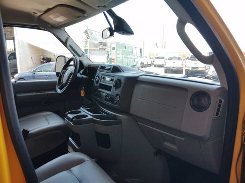 Used 2022 Ford E-350 and Econoline 350 Super Duty RWD image 12