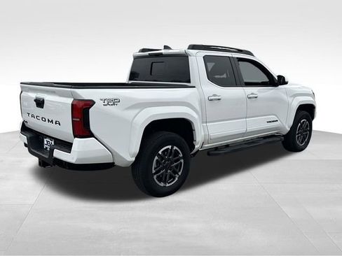 Used 2024 Toyota Tacoma TRD Sport w/ TRD Sport Upgrade Package image 24