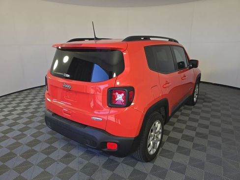 Used 2018 Jeep Renegade Latitude image 3