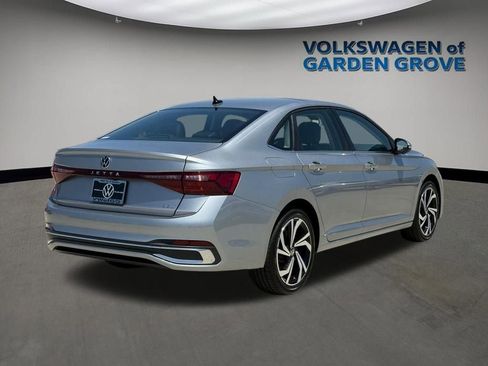 Used 2025 Volkswagen Jetta SEL FWD image 7