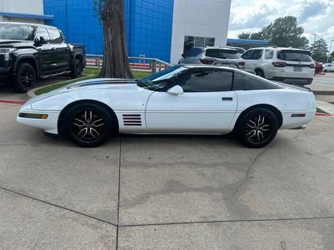 Used 1992 Chevrolet Corvette Coupe RWD image 3