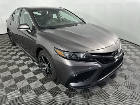 Used 2024 Toyota Camry SE FWD image 11
