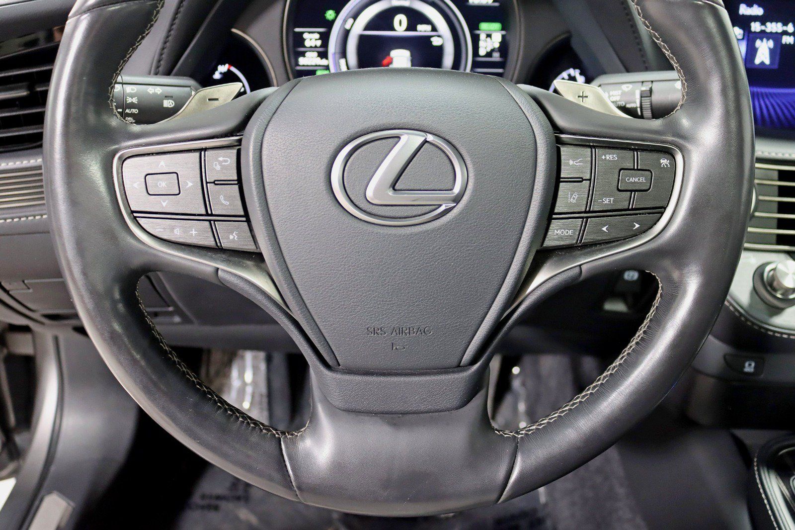 Used 2018 Lexus LS 500h AWD w/ Accessory Package (Z2) image 17