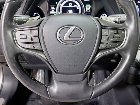 Used 2018 Lexus LS 500h AWD w/ Accessory Package (Z2) image 17