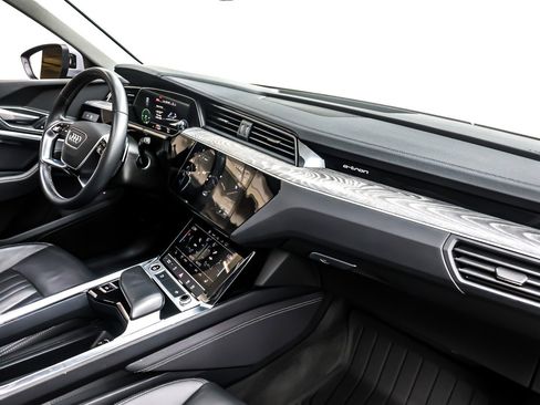 Used 2022 Audi e-tron Premium w/ Convenience Plus Package image 17