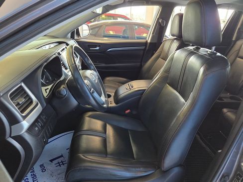 Used 2019 Toyota Highlander SE AWD/4WD image 17