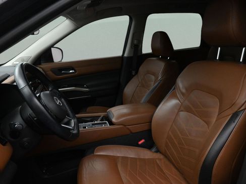 Used 2022 Nissan Pathfinder Platinum w/ Cargo Package FWD image 16