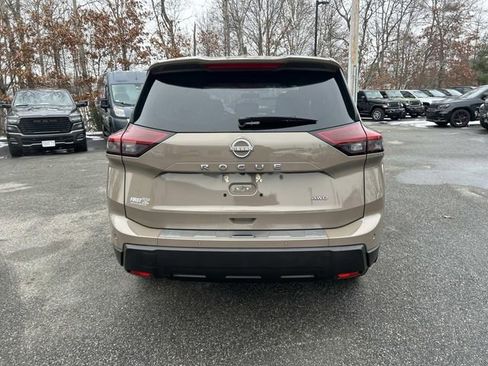 Used 2025 Nissan Rogue SV image 4
