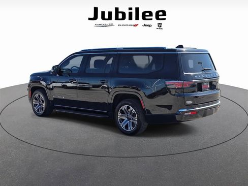 Used 2024 Jeep Wagoneer L Series II RWD image 4