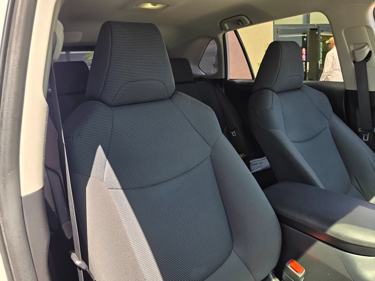 Used 2023 Toyota RAV4 LE AWD/4WD image 16