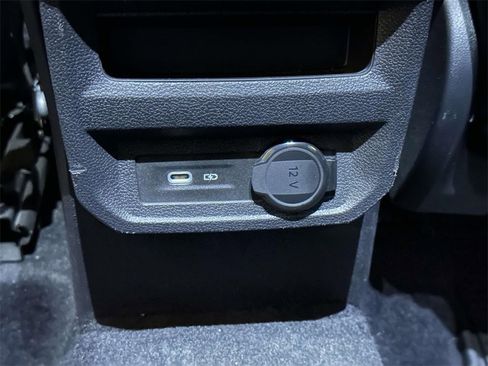 Used 2022 Volkswagen Tiguan SE image 15