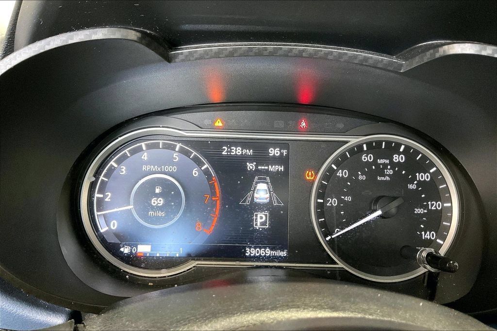 Used 2025 Nissan Versa SV FWD image 7
