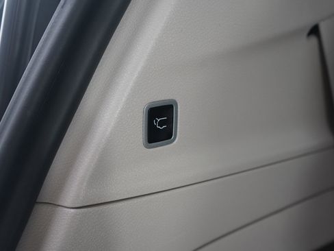 Used 2024 Chrysler Pacifica Limited image 19