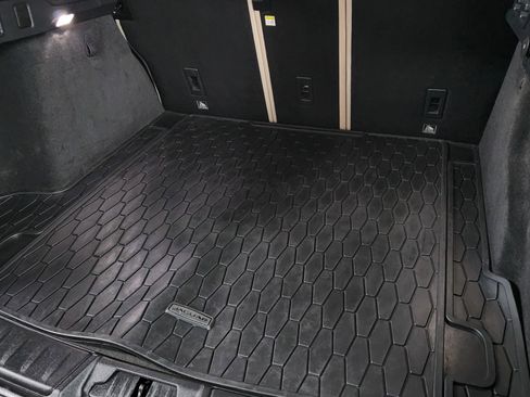 Used 2017 Jaguar F-PACE Premium image 70